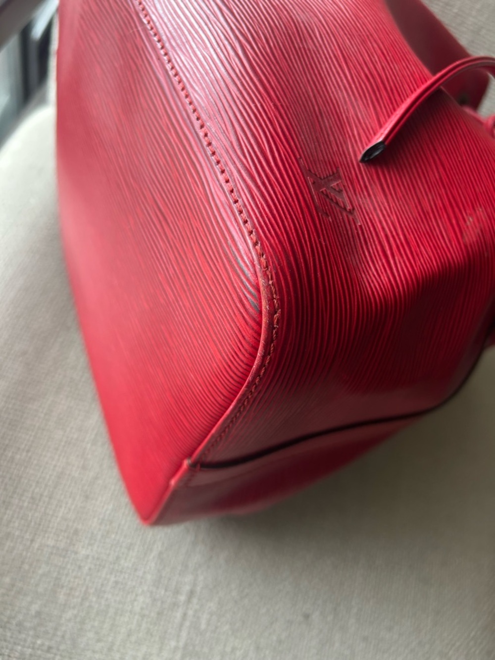 Louis Vuitton Red Epi Leather Drawstring Shoulder Bucket Bag PRISTINE CONDITION - Picture 10 of 13